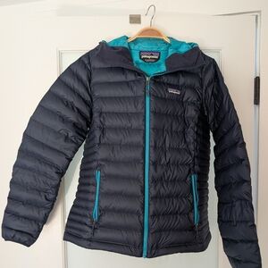 Patagonia Women's Dark Navy Down Sweater Jacket